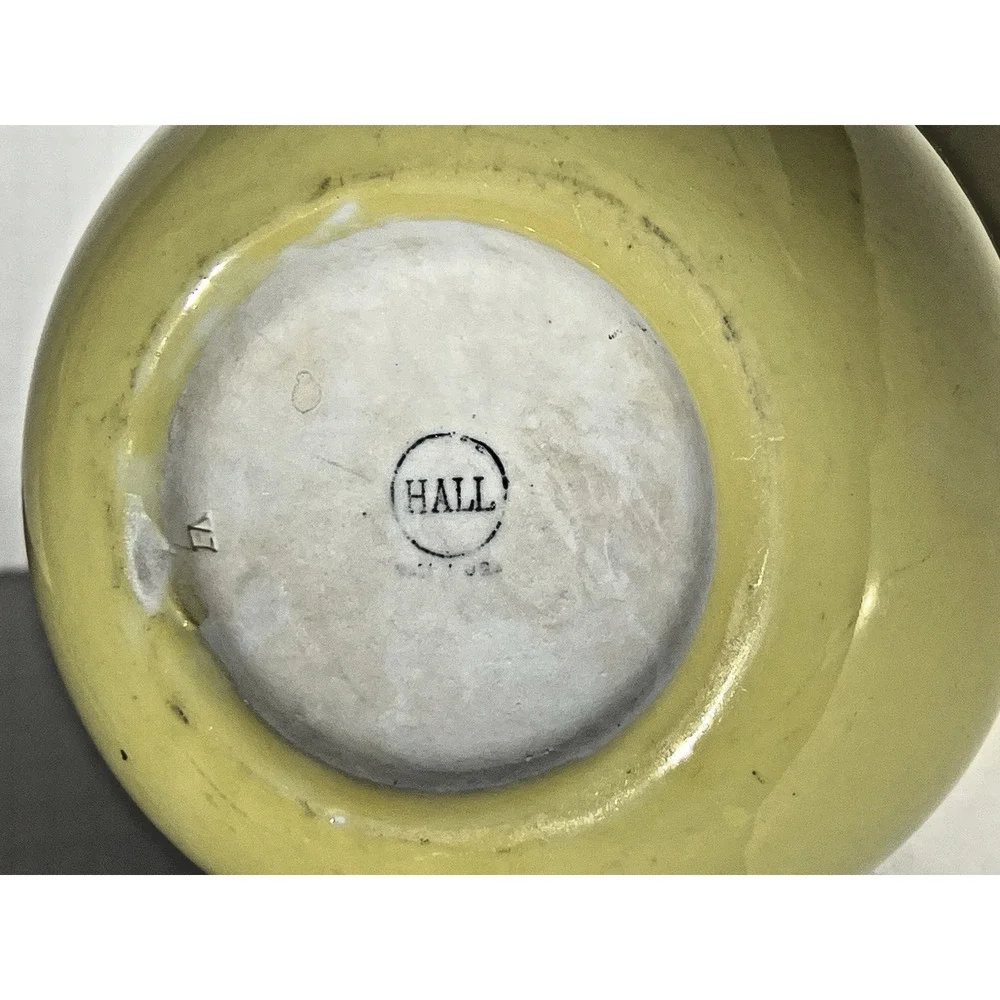 Ball Pitcher Hall China Yellow‎ Ice Lip Mid Century 64 oz Ceramic Vintage Server